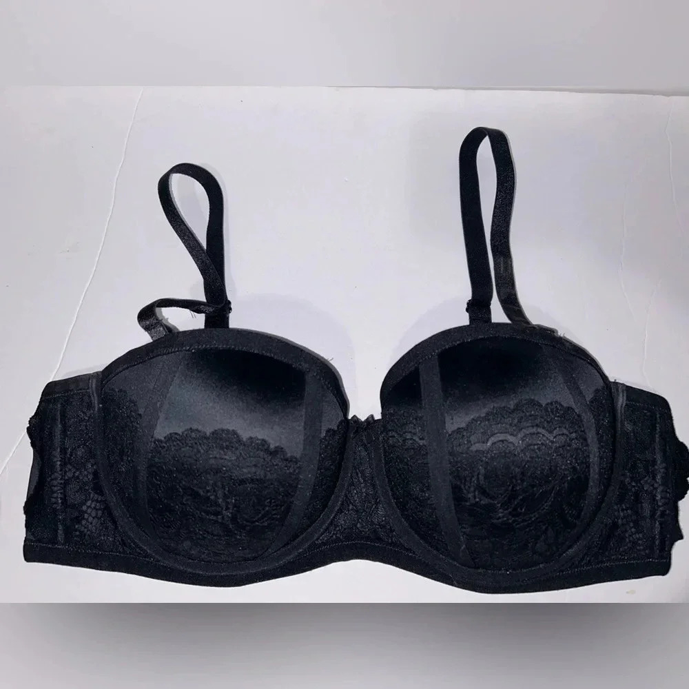 TORRID BLACK STRAPLESS (Removable straps) BRA 40D
#A